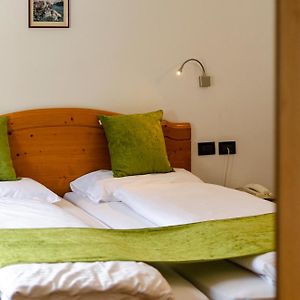 Camera standard con letto king size